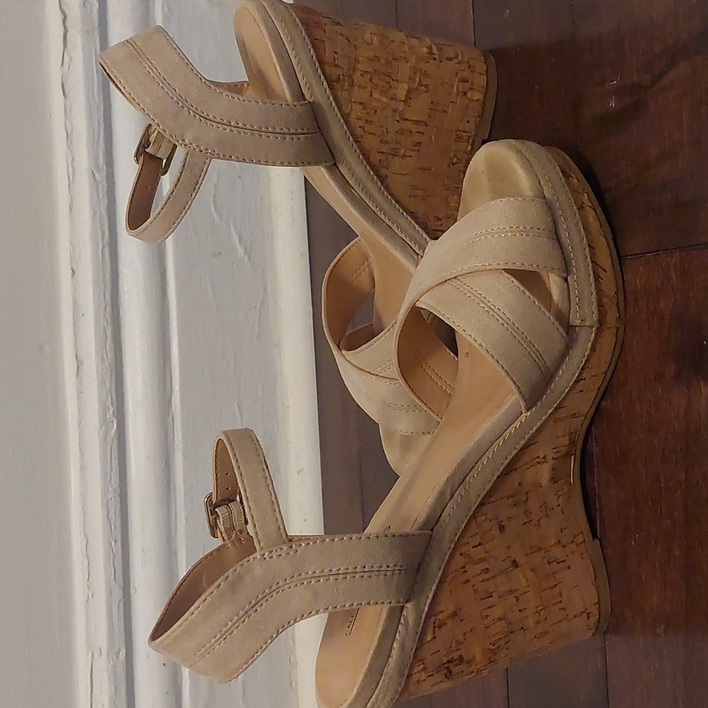 Call it Spring Wedges - Picture 3 of 3
